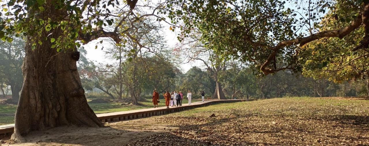 The Lumbini Village Lodge Buitenkant foto