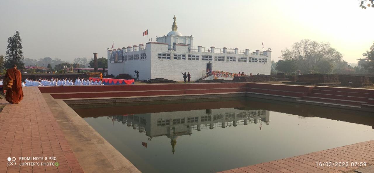 The Lumbini Village Lodge Buitenkant foto